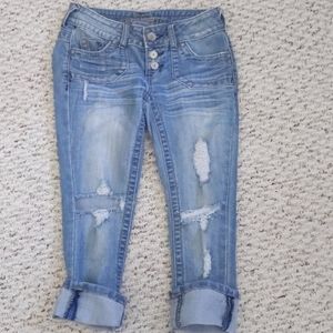 Almost Famous Cropped Jean Capris